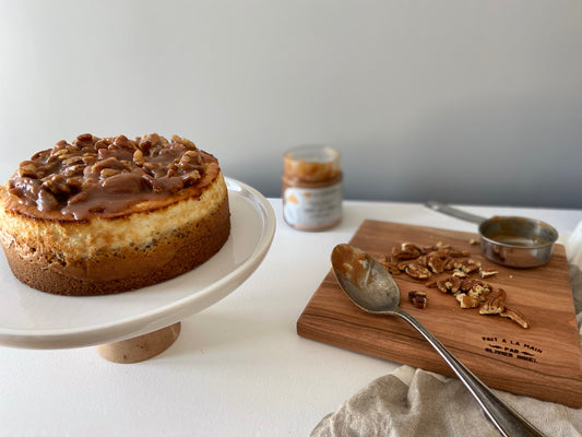 Gâteau au fromage, caramel et pacanes