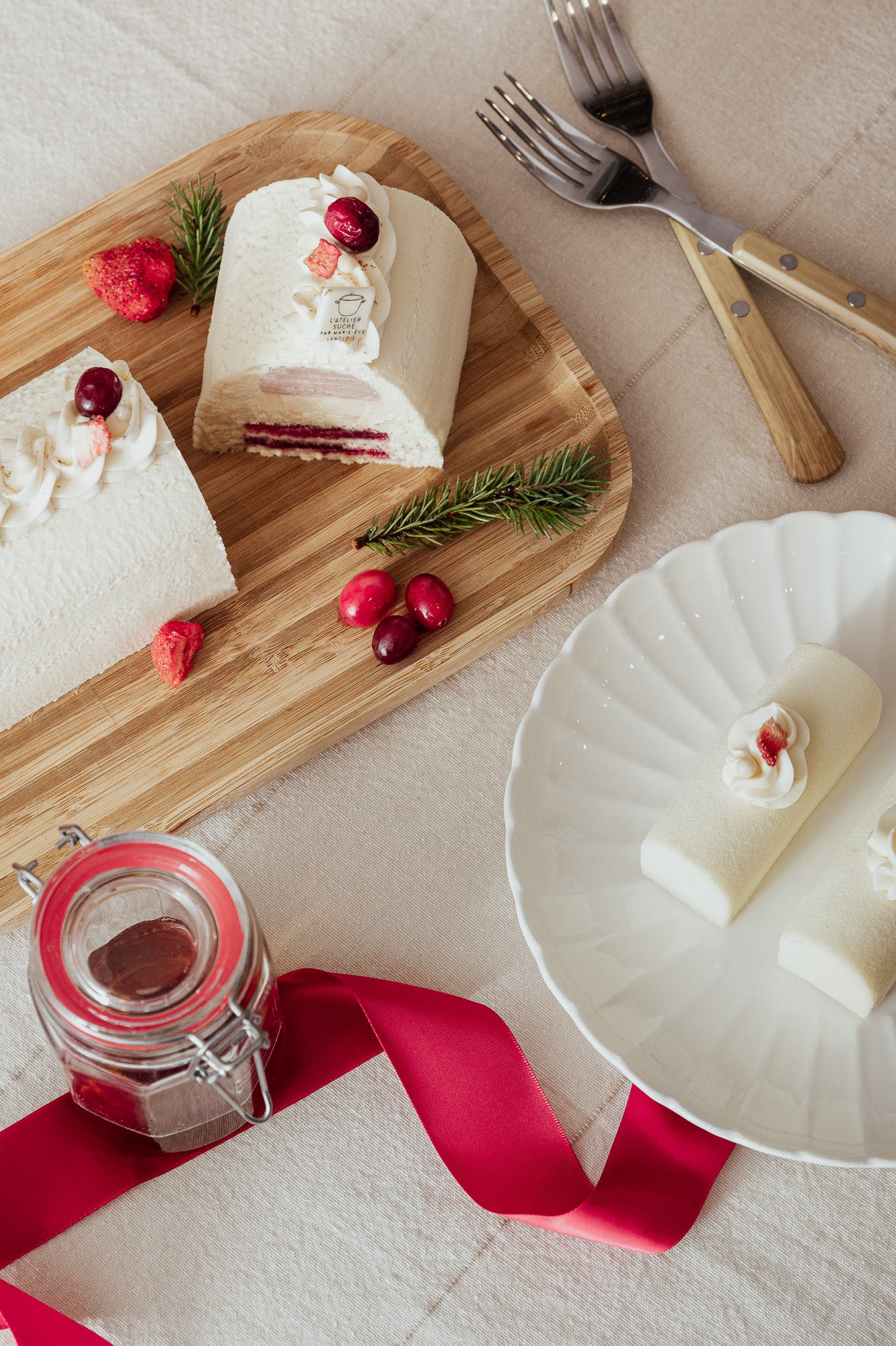 Bûche des fêtes 2025 - Érable, fraises et canneberges