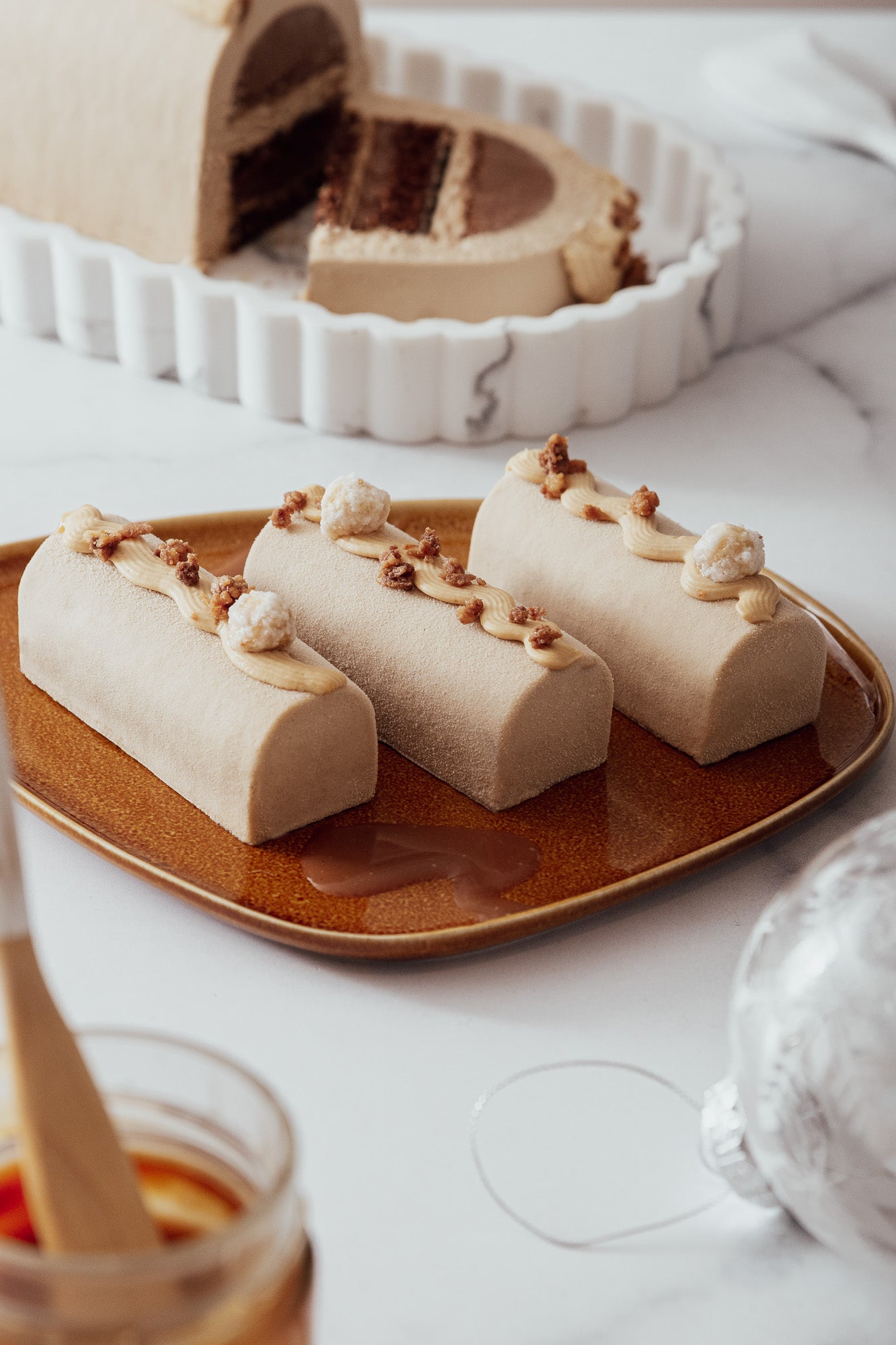 Bûchette des fêtes 2025 - Praliné, chocolat et caramel