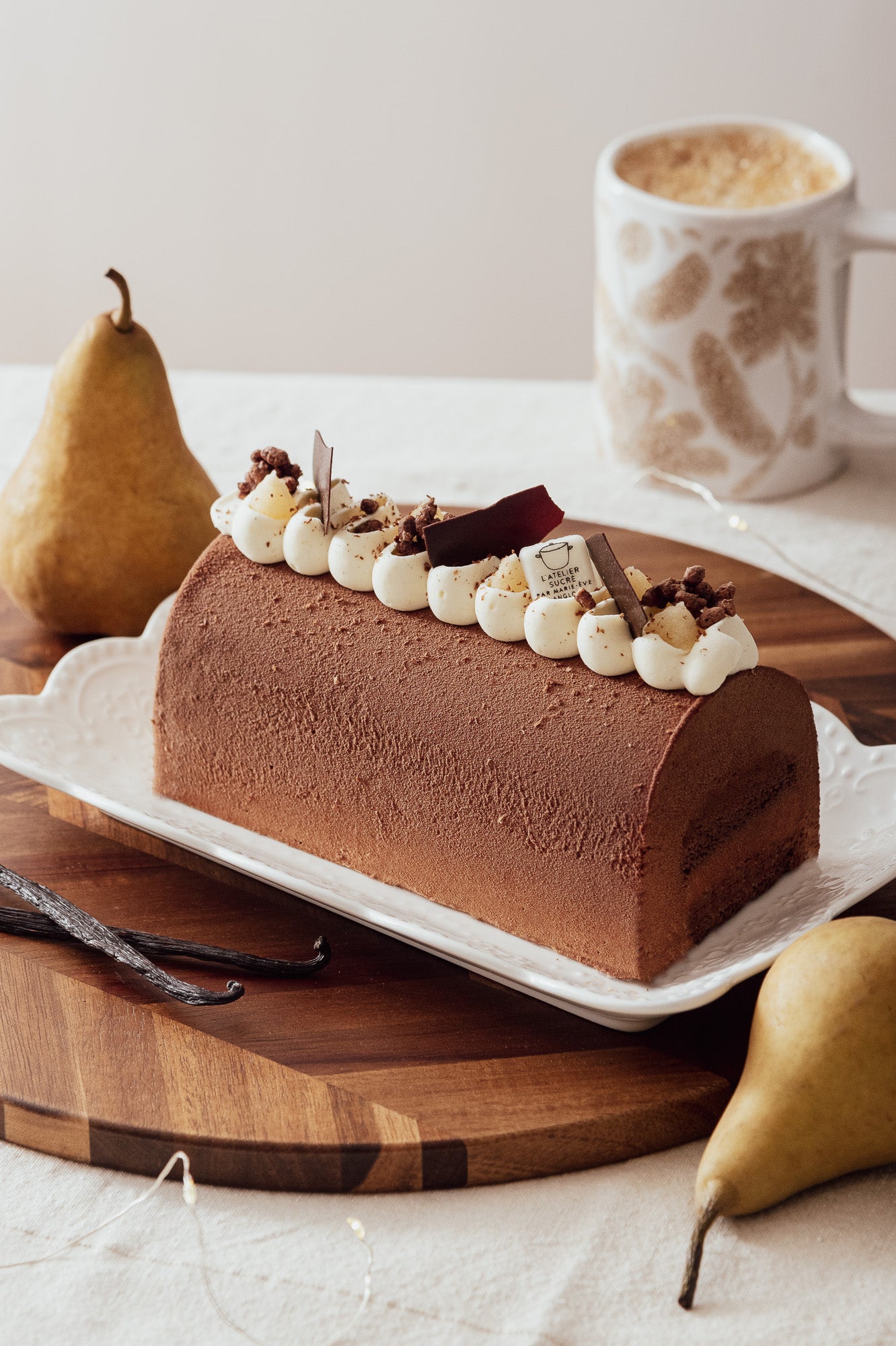 Bûche des fêtes 2025 - Chocolat, poire et vanille